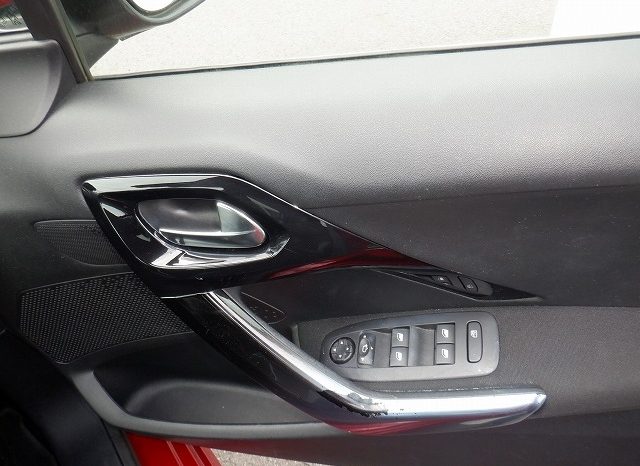 Peugeot 208 full