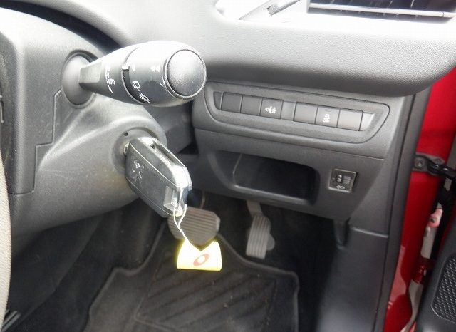 Peugeot 208 full