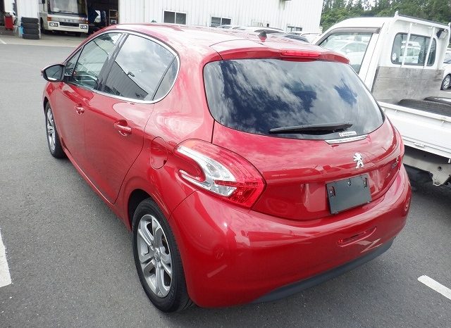 Peugeot 208 full