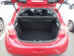 Peugeot 208 full