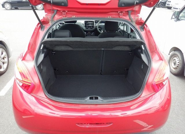 Peugeot 208 full