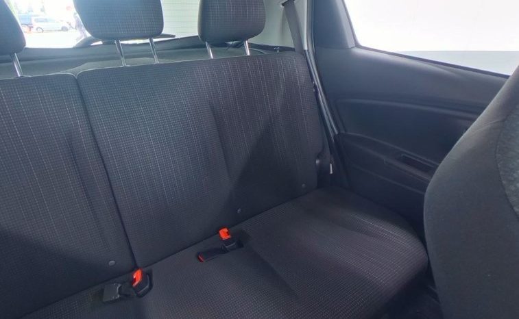 Toyota Vitz full