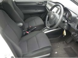 Toyota Fielder full