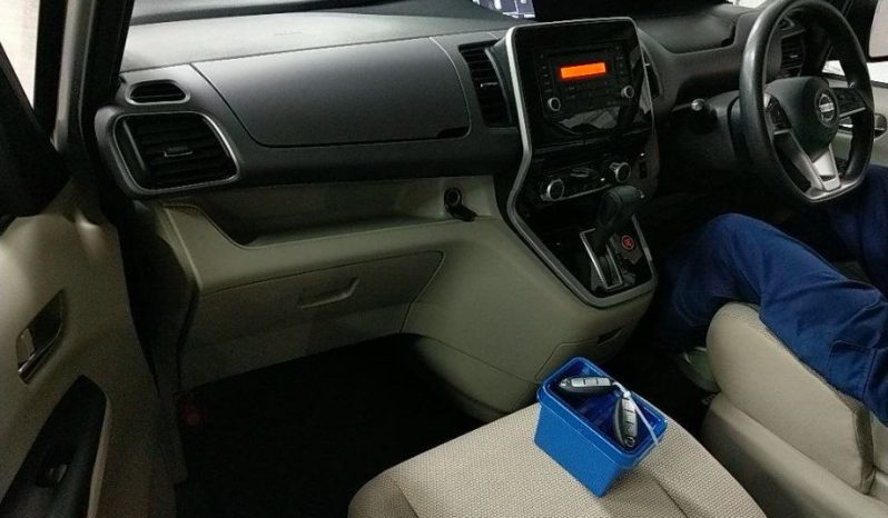 Nissan Serena full