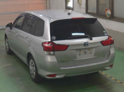 Toyota Fielder Hybrid full